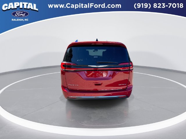 Used 2025 Chrysler Pacifica Select FWD image 7