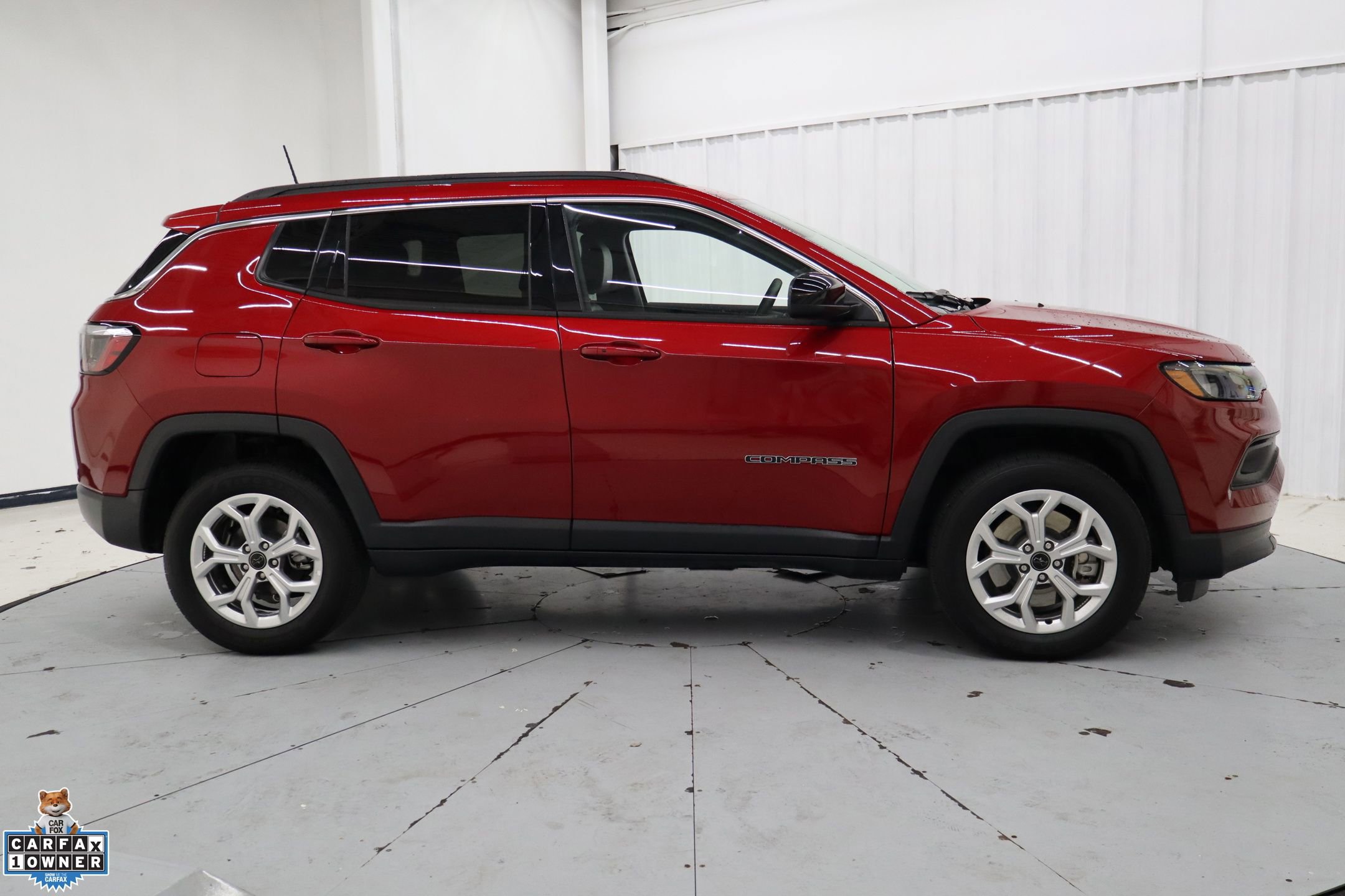 Used 2025 Jeep Compass Latitude image 2