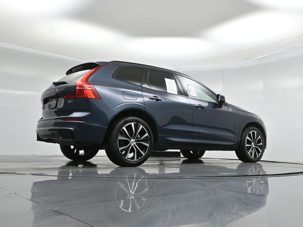 Used 2023 Volvo XC60 B5 Plus image 15
