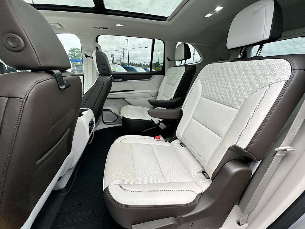 Used 2024 GMC Acadia Denali w/ Super Cruise Package FWD image 17