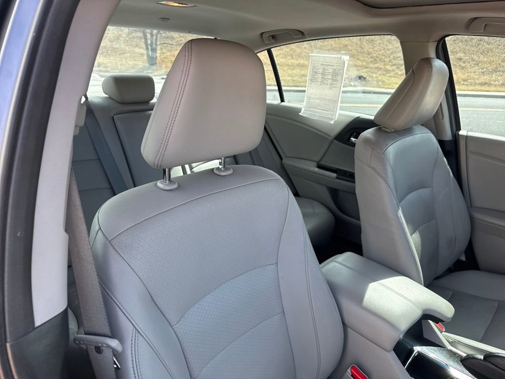 Used 2017 Honda Accord Touring image 28