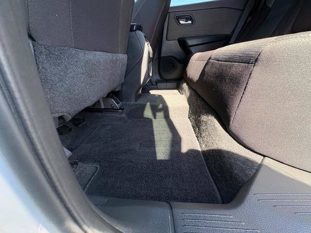 Used 2023 Nissan Rogue SV AWD/4WD image 34