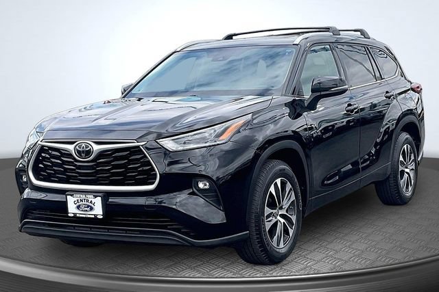 Used 2021 Toyota Highlander XLE FWD image 12