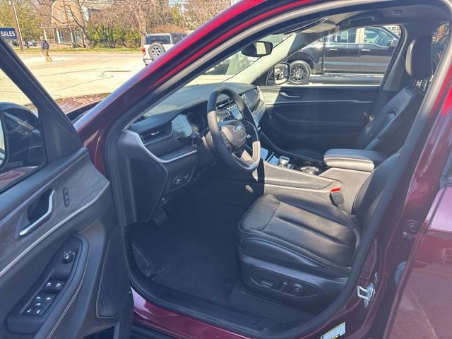 Used 2023 Jeep Grand Cherokee Limited image 11