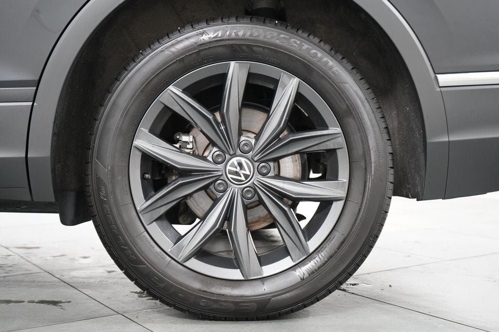 Used 2024 Volkswagen Tiguan SE AWD/4WD image 28