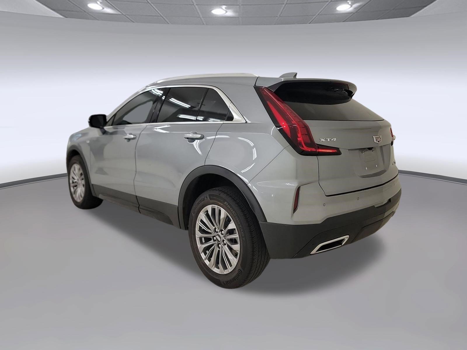 Used 2024 Cadillac XT4 Premium Luxury w/ Cold Weather Package FWD image 3
