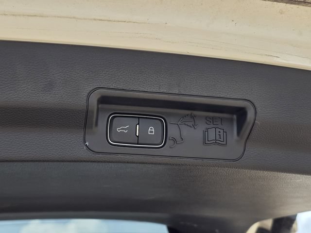 Certified 2020 Ford Explorer XLT w/ Equipment Group 202A AWD/4WD image 31