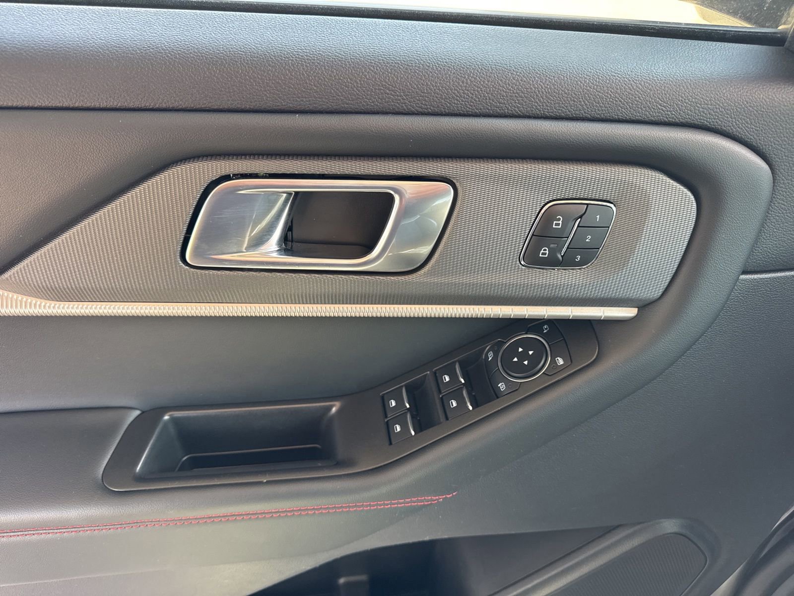 Certified 2025 Ford Explorer ST-Line w/ Premium Package image 28