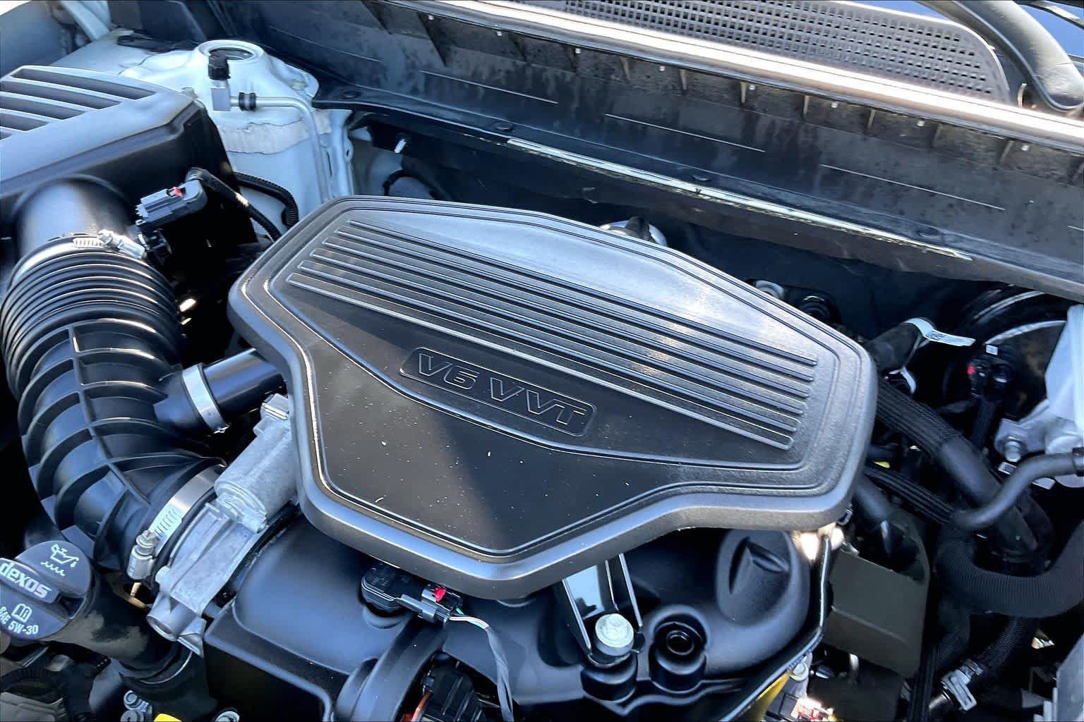 Used 2022 GMC Acadia AT4 w/ Technology Package AWD/4WD image 30