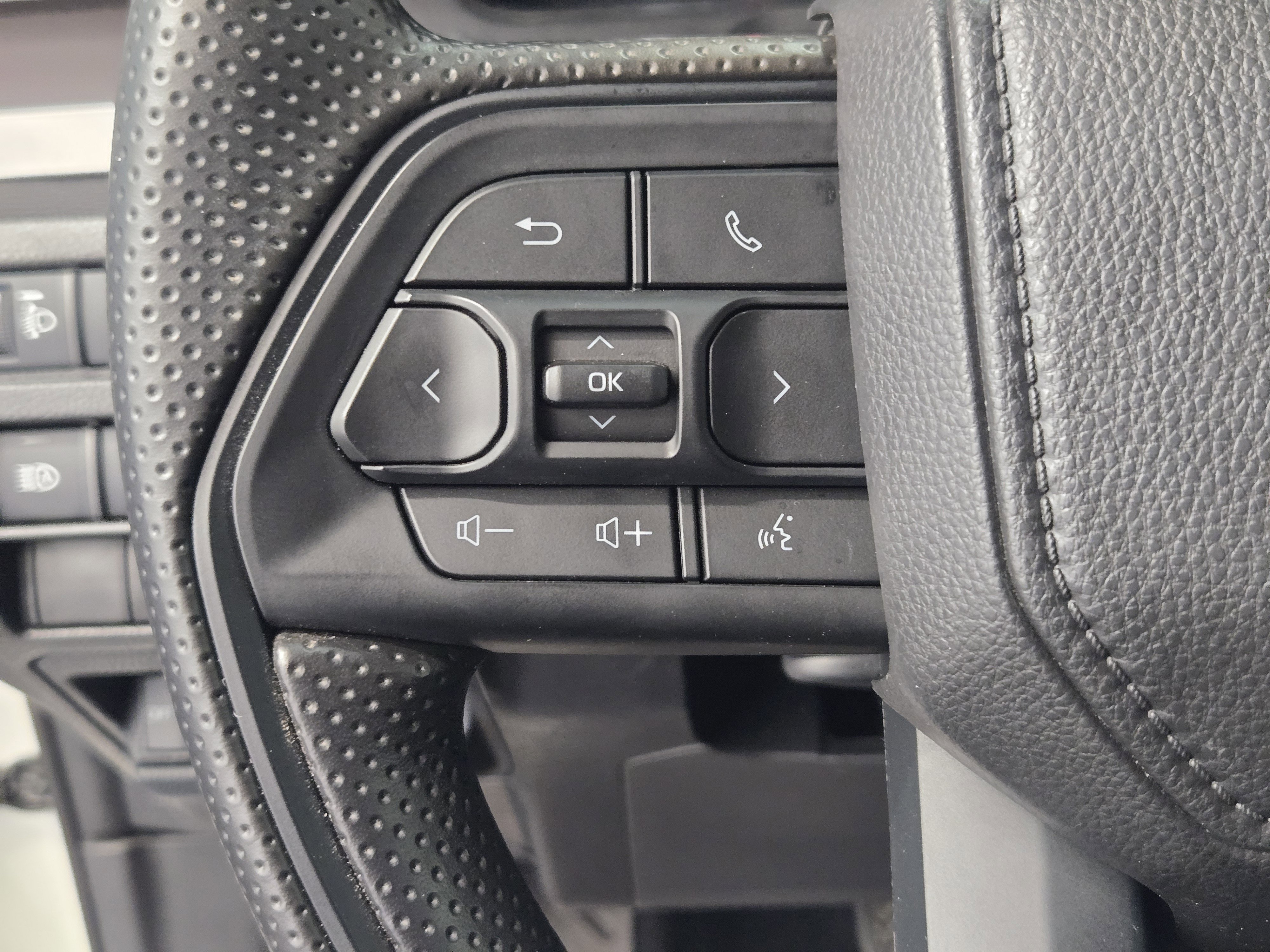 Used 2025 Toyota Tacoma SR5 RWD image 28