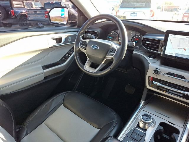Certified 2022 Ford Explorer XLT w/ Equipment Group 202A image 15