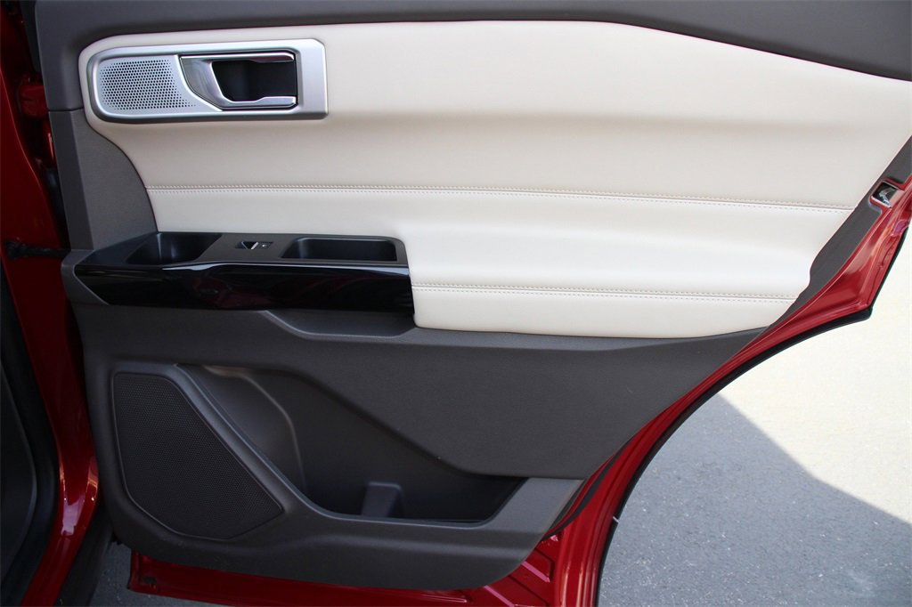 Certified 2021 Ford Explorer Platinum w/ Equipment Group 601A image 26