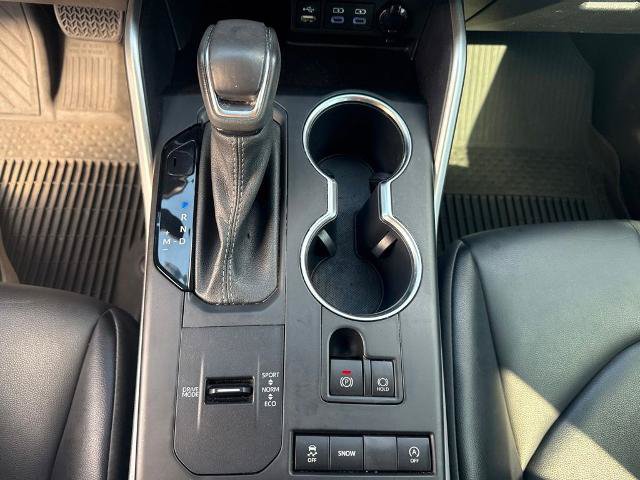 Used 2022 Toyota Highlander XLE FWD image 27