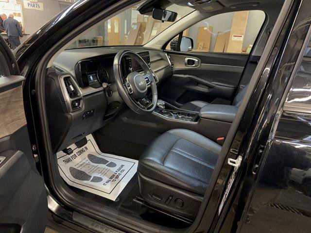 Used 2023 Kia Sorento S w/ Panoramic Sunroof Package AWD/4WD image 12