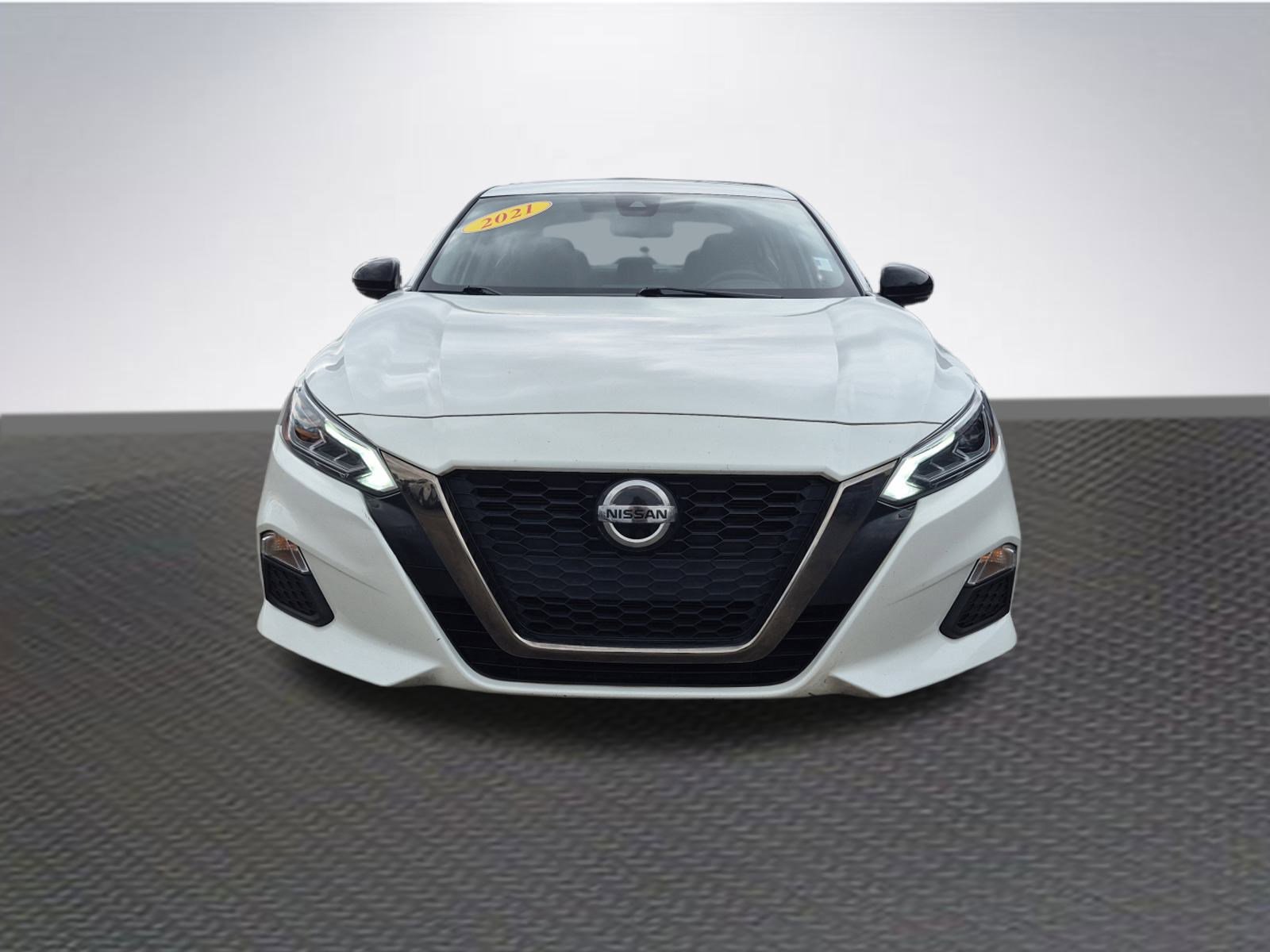 Used 2021 Nissan Altima 2.5 SR w/ SR Premium Package image 3