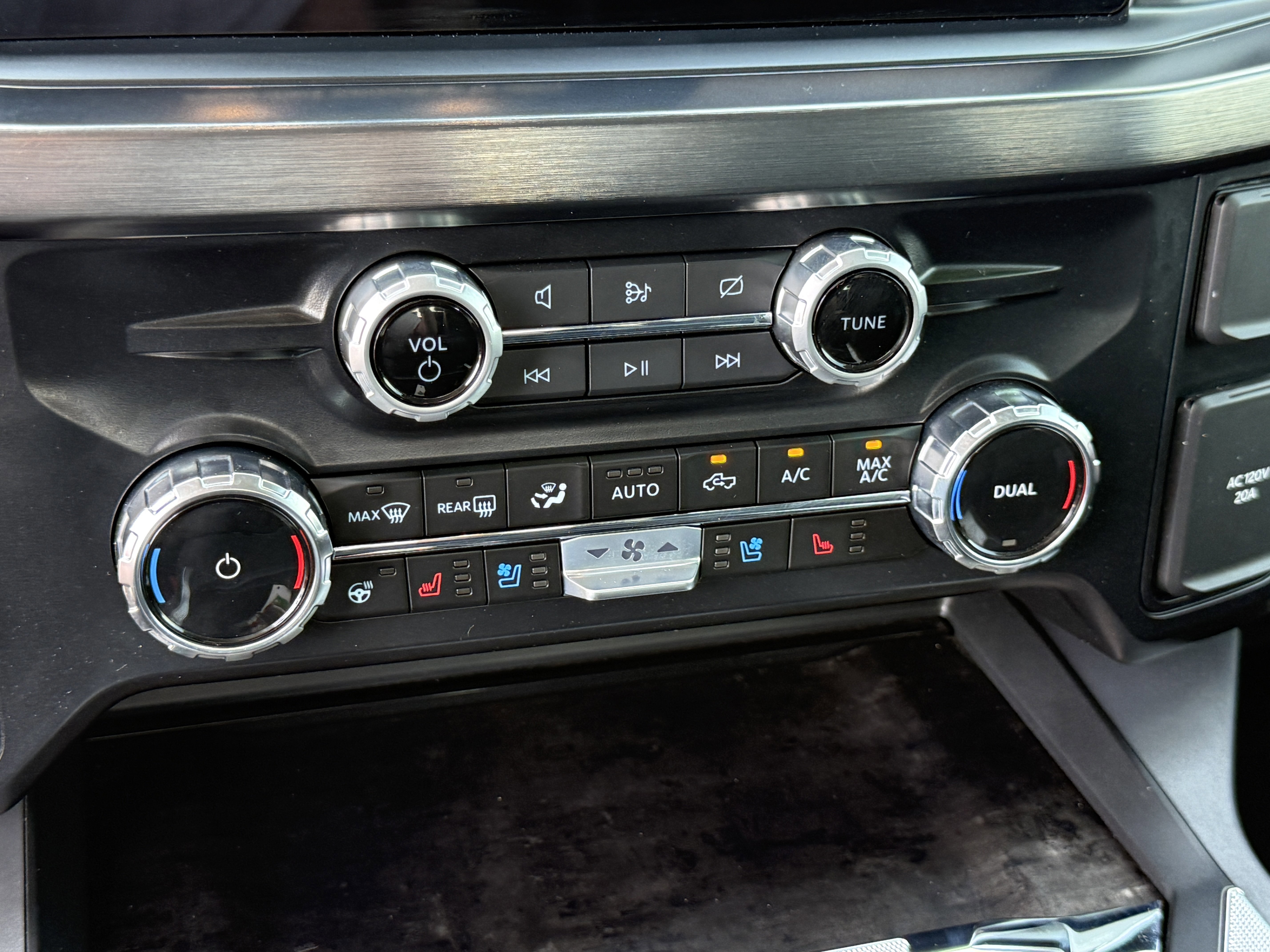 Certified 2024 Ford F450 Lariat w/ Lariat Ultimate Package image 22