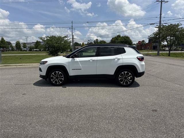 Used 2024 Jeep Compass Limited AWD/4WD image 8