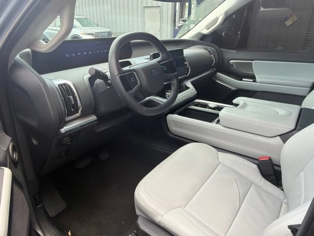 Certified 2026 Ford Expedition Max Platinum w/ Driver's Package AWD/4WD image 4