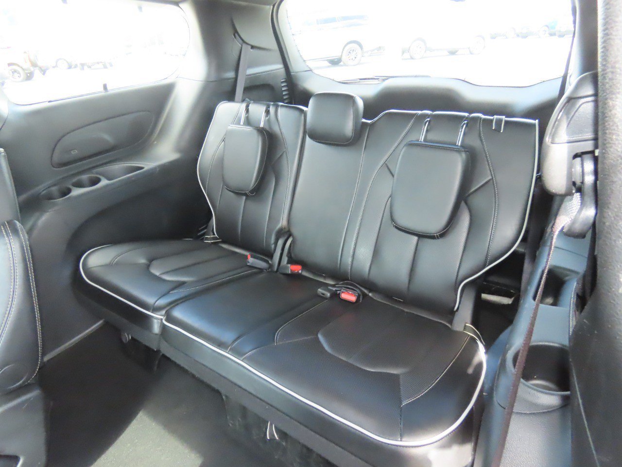 Used 2025 Chrysler Pacifica Limited FWD image 19