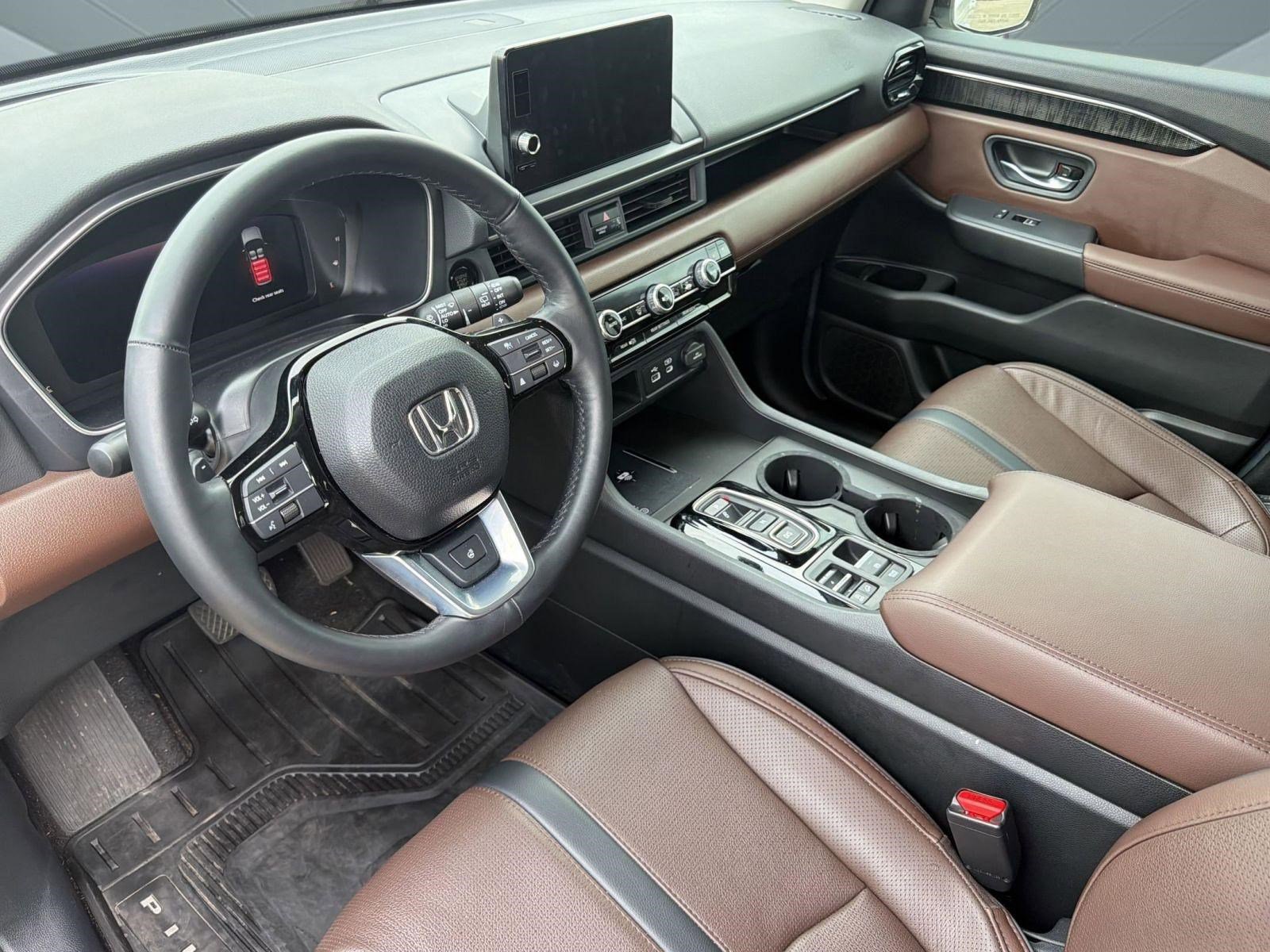 Used 2025 Honda Pilot Elite image 4
