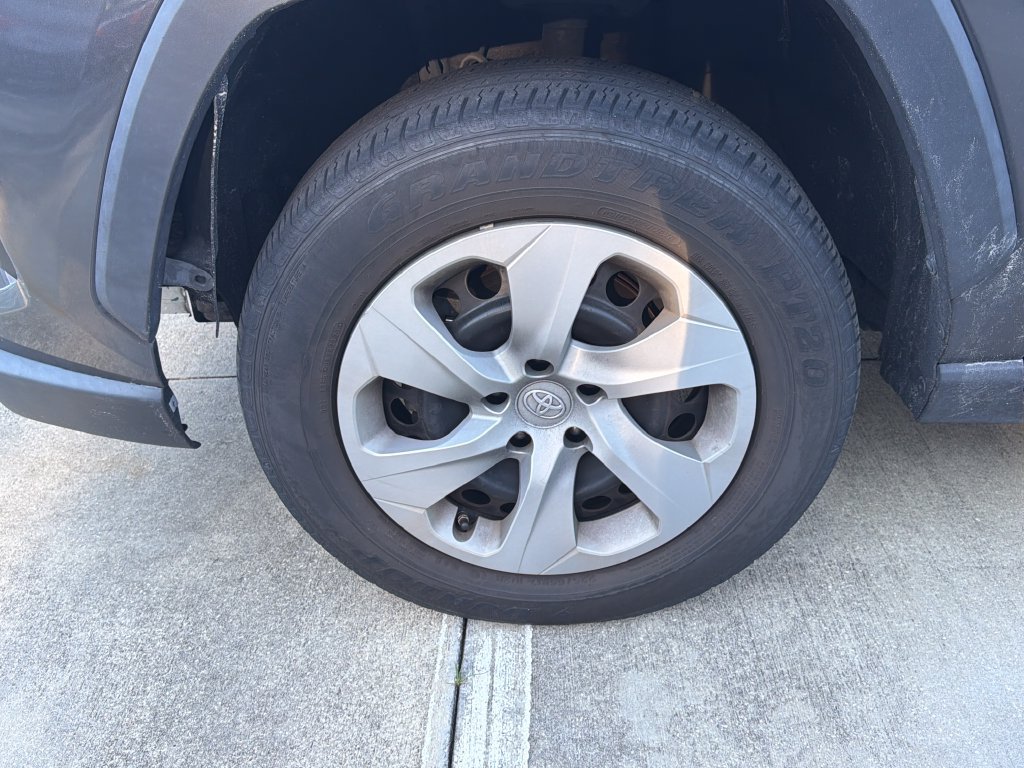 Used 2024 Toyota RAV4 LE FWD image 11