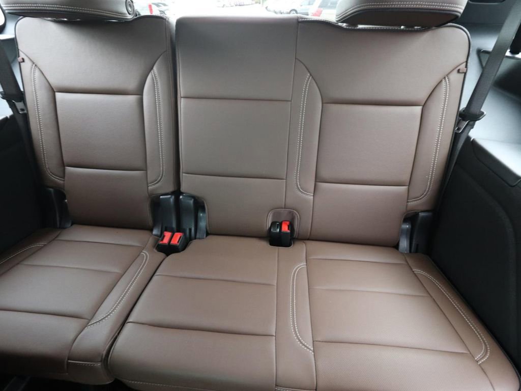 Used 2025 Chevrolet Tahoe High Country image 17