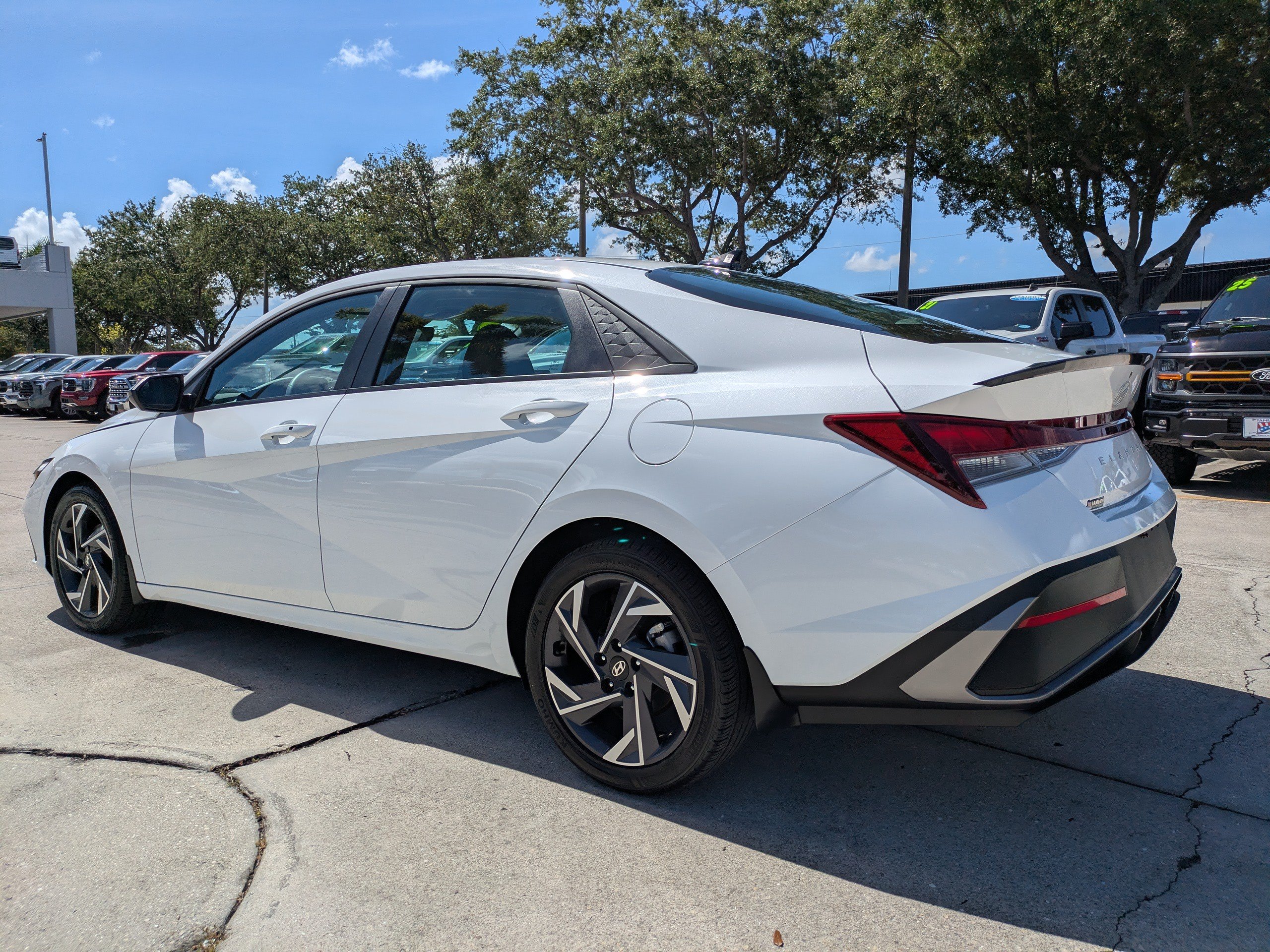 Used 2025 Hyundai Elantra Sport FWD image 24