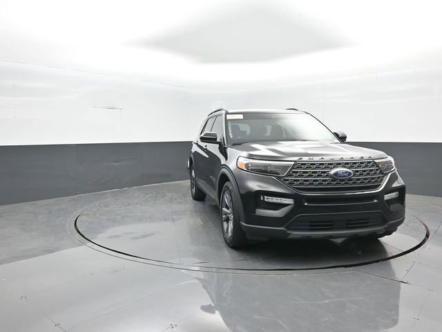 Certified 2022 Ford Explorer XLT w/ Equipment Group 202A AWD/4WD image 2