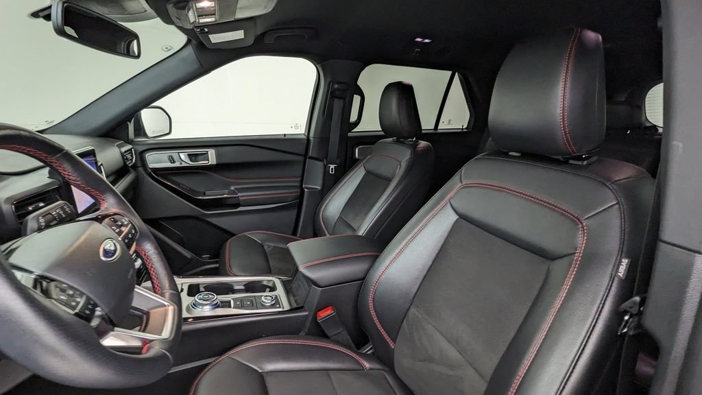 Certified 2023 Ford Explorer ST-Line AWD/4WD image 2