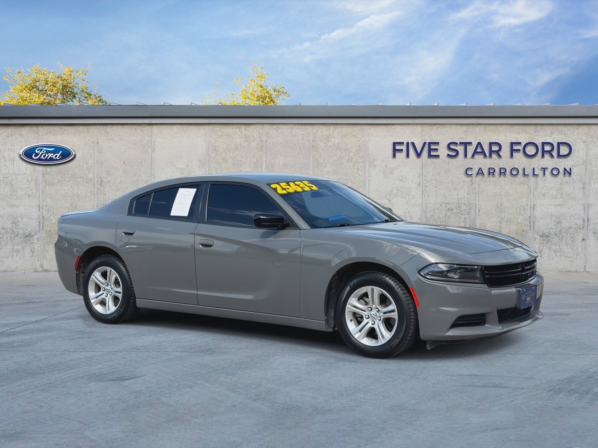 Used 2023 Dodge Charger SXT RWD image 2