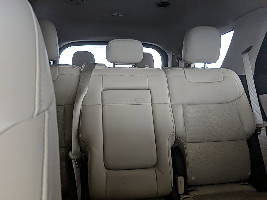 Certified 2022 Ford Explorer Platinum w/ Equipment Group 601A image 27