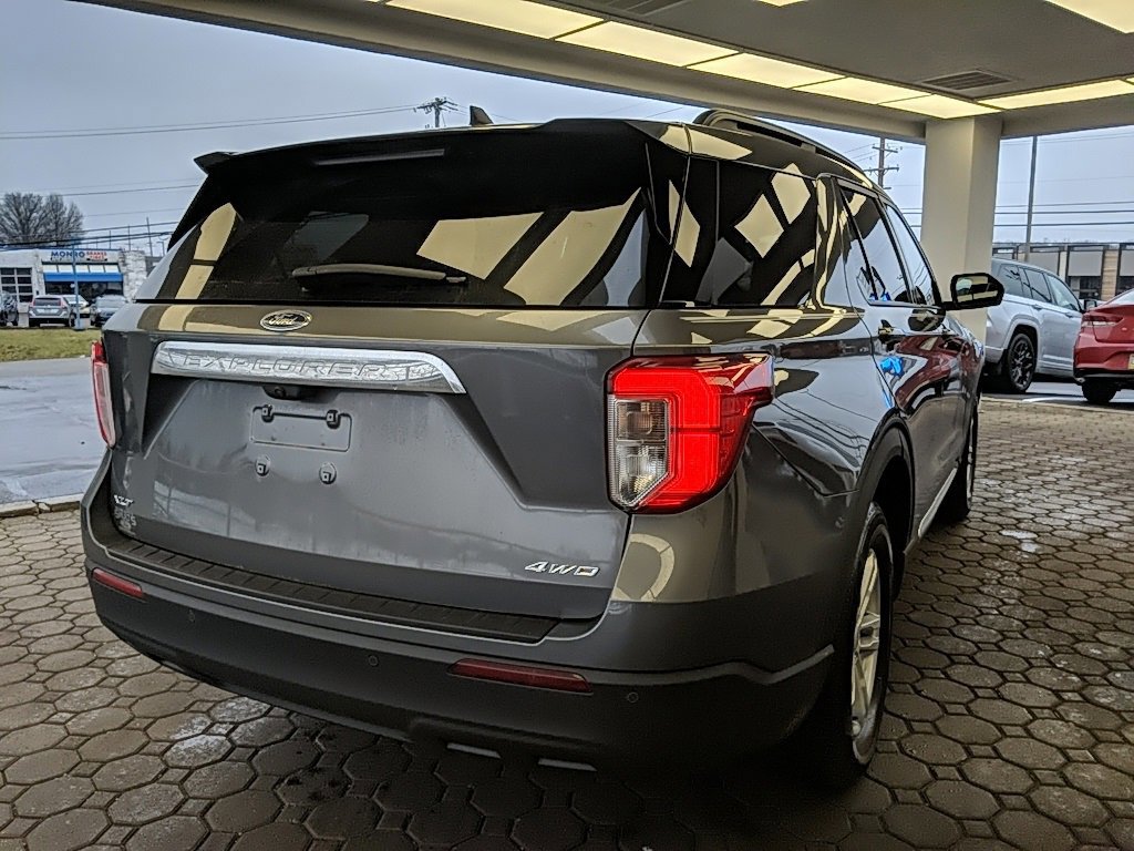 Certified 2023 Ford Explorer XLT image 3