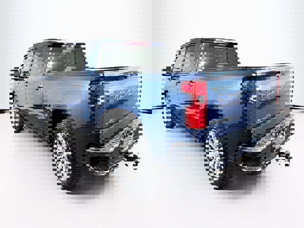 Used 2019 Chevrolet Silverado 1500 High Country w/ Technology Package image 3