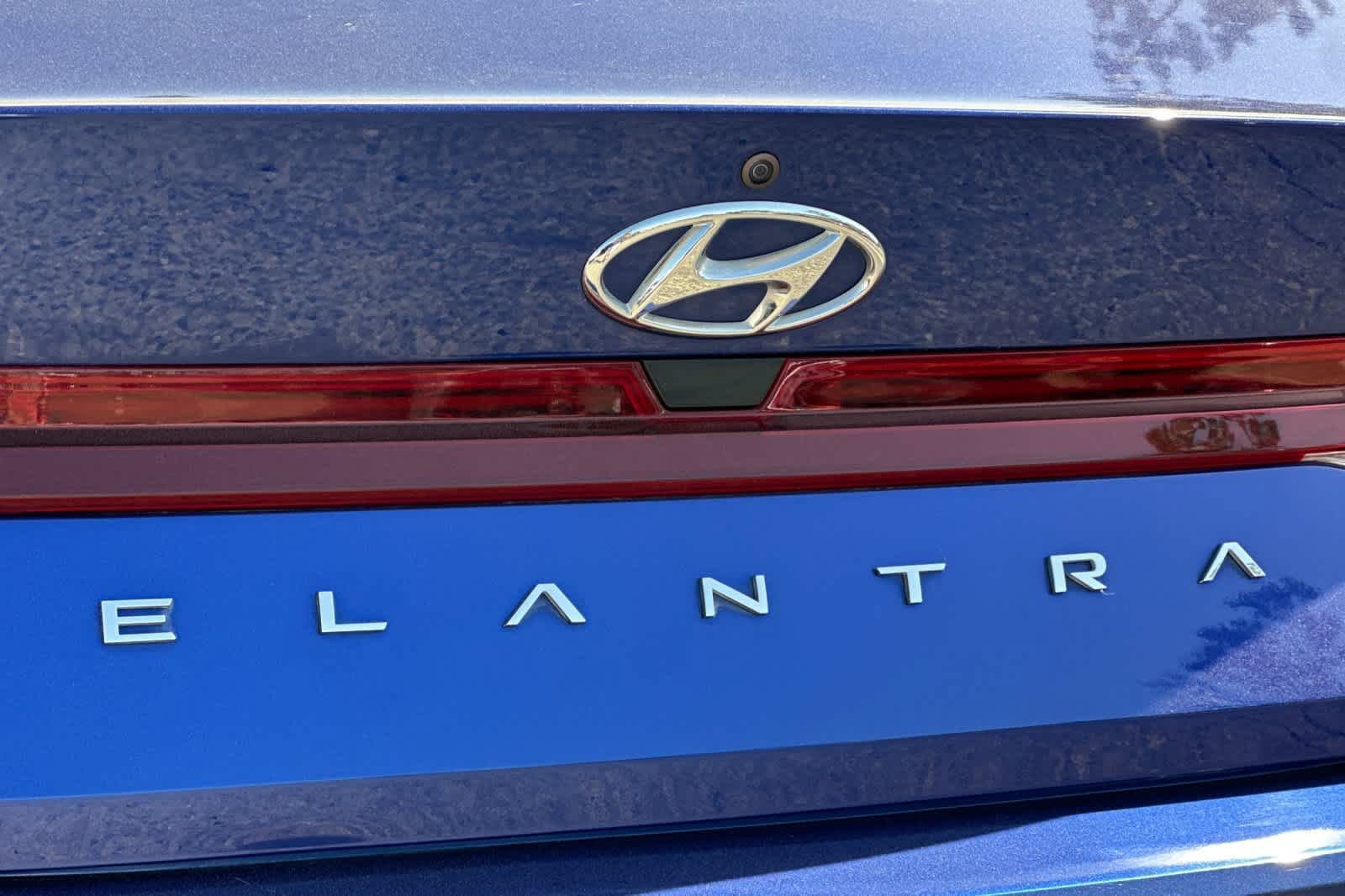 Used 2022 Hyundai Elantra SE FWD image 24