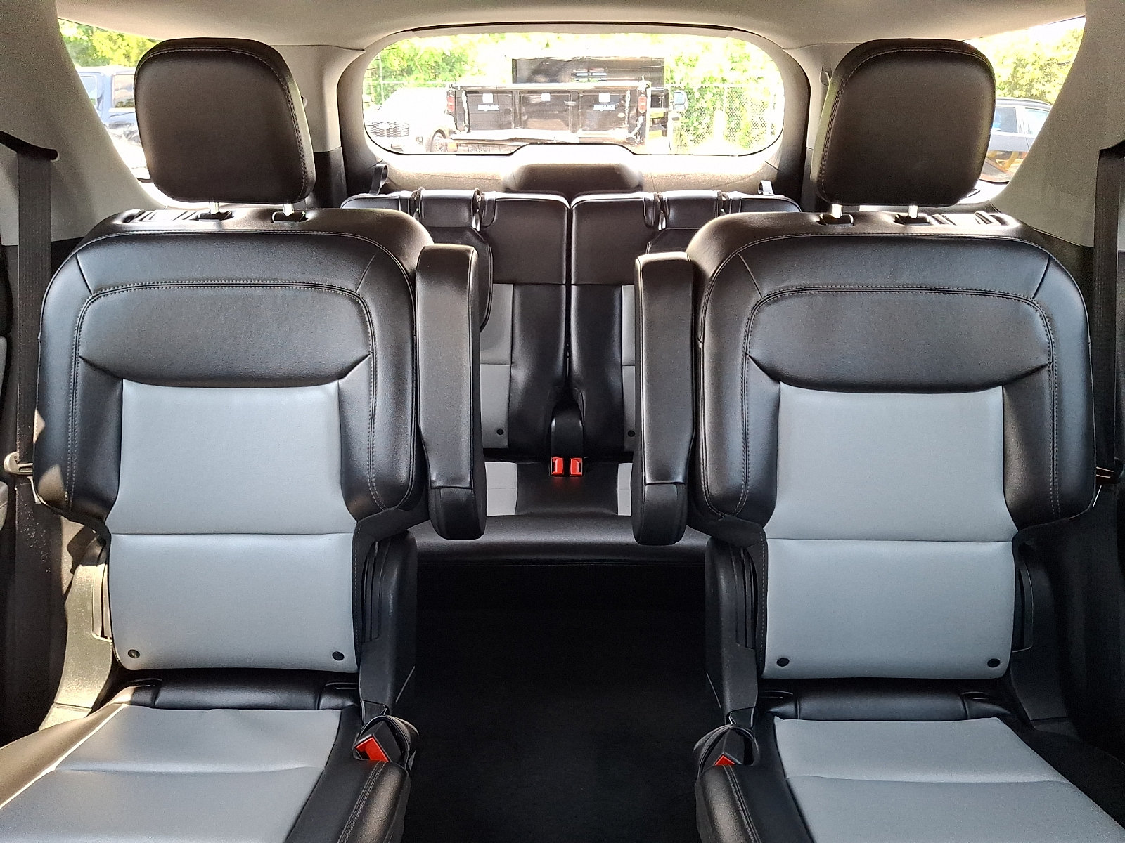 Certified 2023 Ford Explorer XLT w/ Equipment Group 202A AWD/4WD image 19