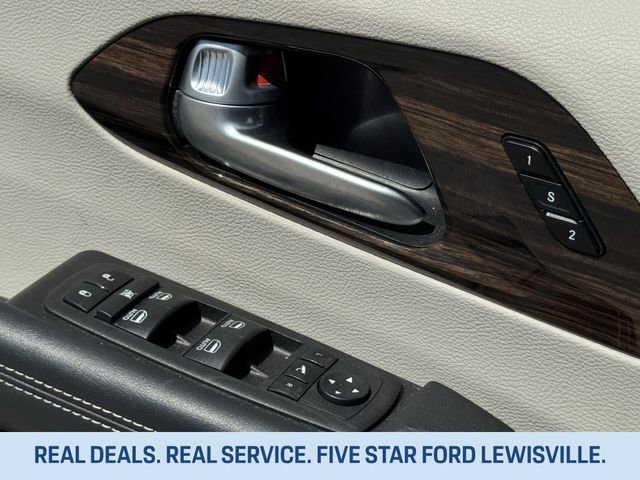 Used 2024 Chrysler Pacifica Limited image 24