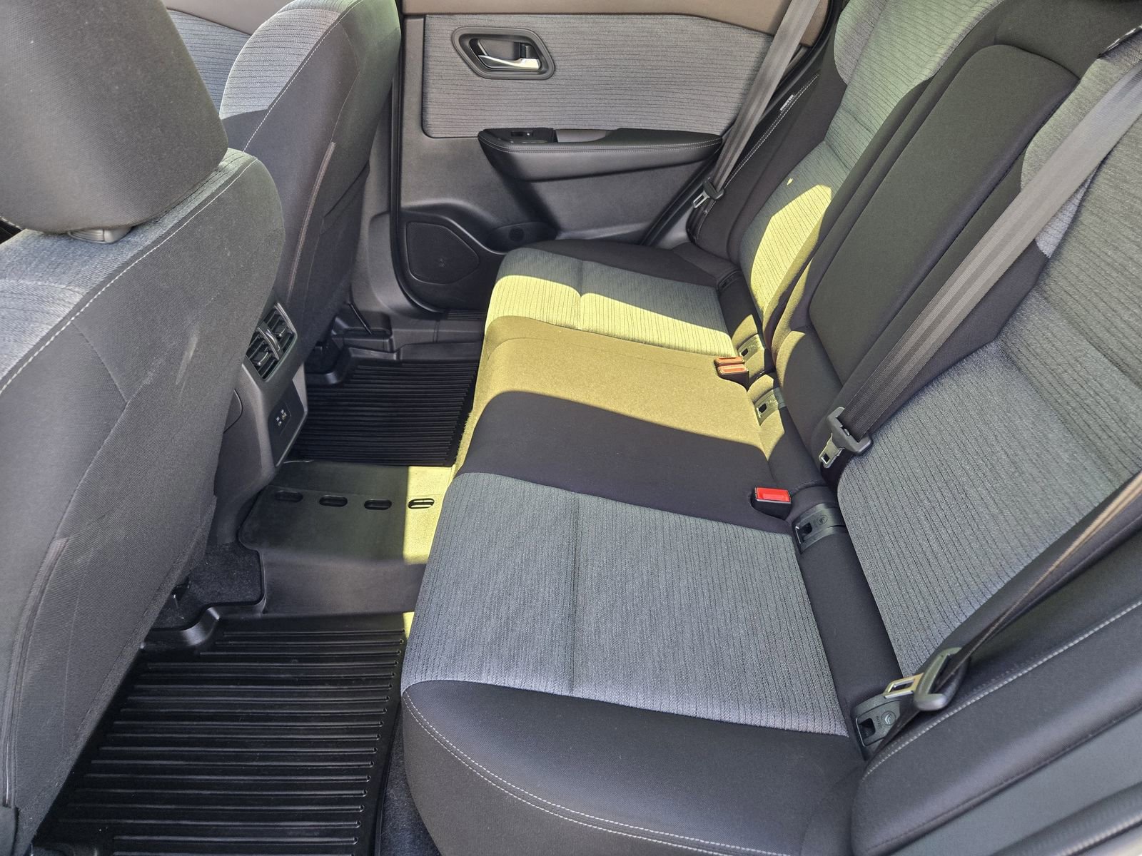 Used 2023 Nissan Rogue SV image 27