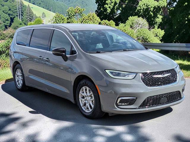Used 2025 Chrysler Pacifica Select FWD image 8