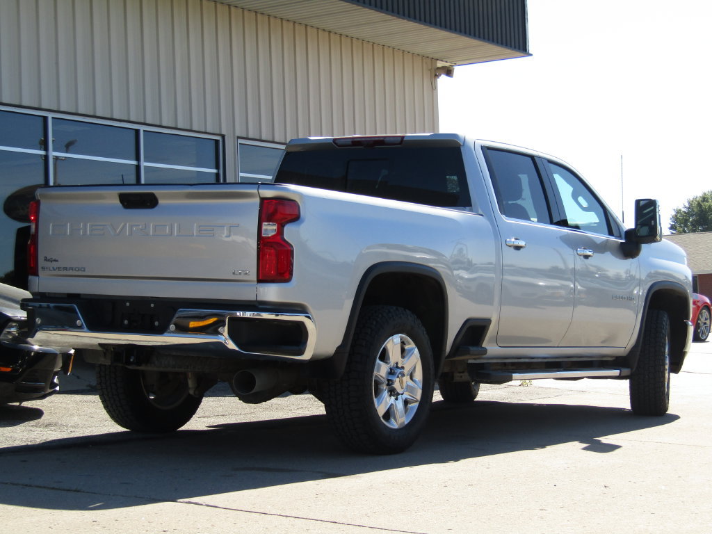 Used 2023 Chevrolet Silverado 2500 LTZ AWD/4WD image 3