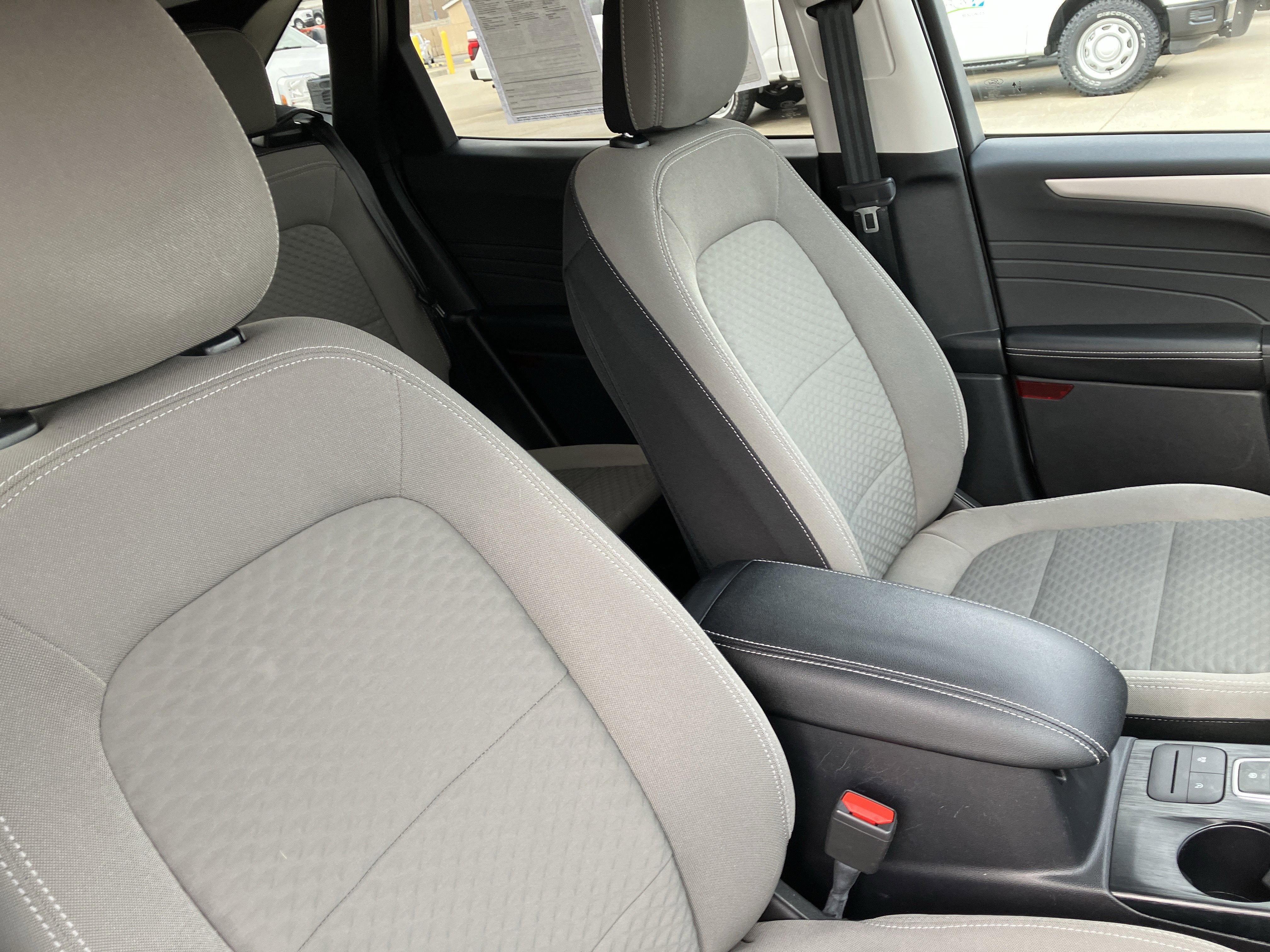 Certified 2022 Ford Escape SE w/ SE Sport Appearance Package image 17