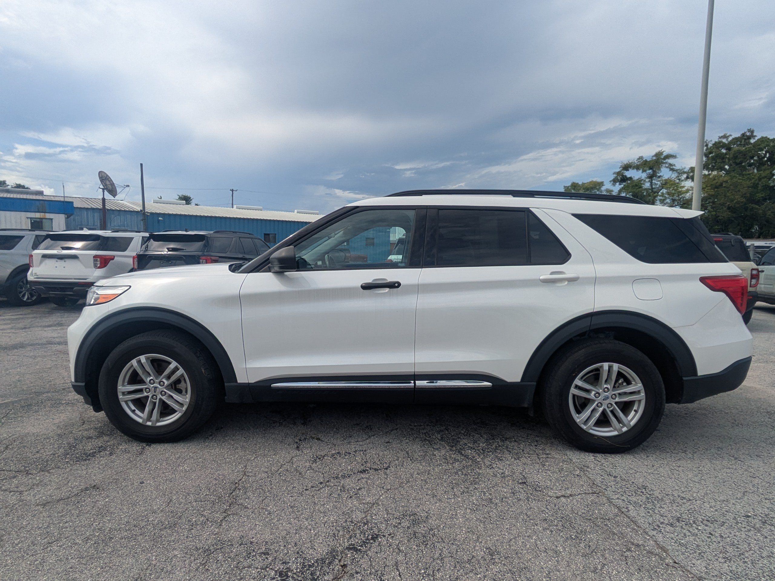 Certified 2022 Ford Explorer XLT w/ Equipment Group 202A AWD/4WD image 7