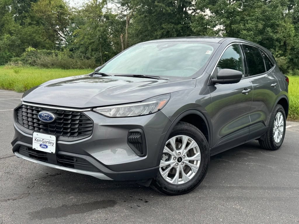 Certified 2023 Ford Escape Active AWD/4WD image 2