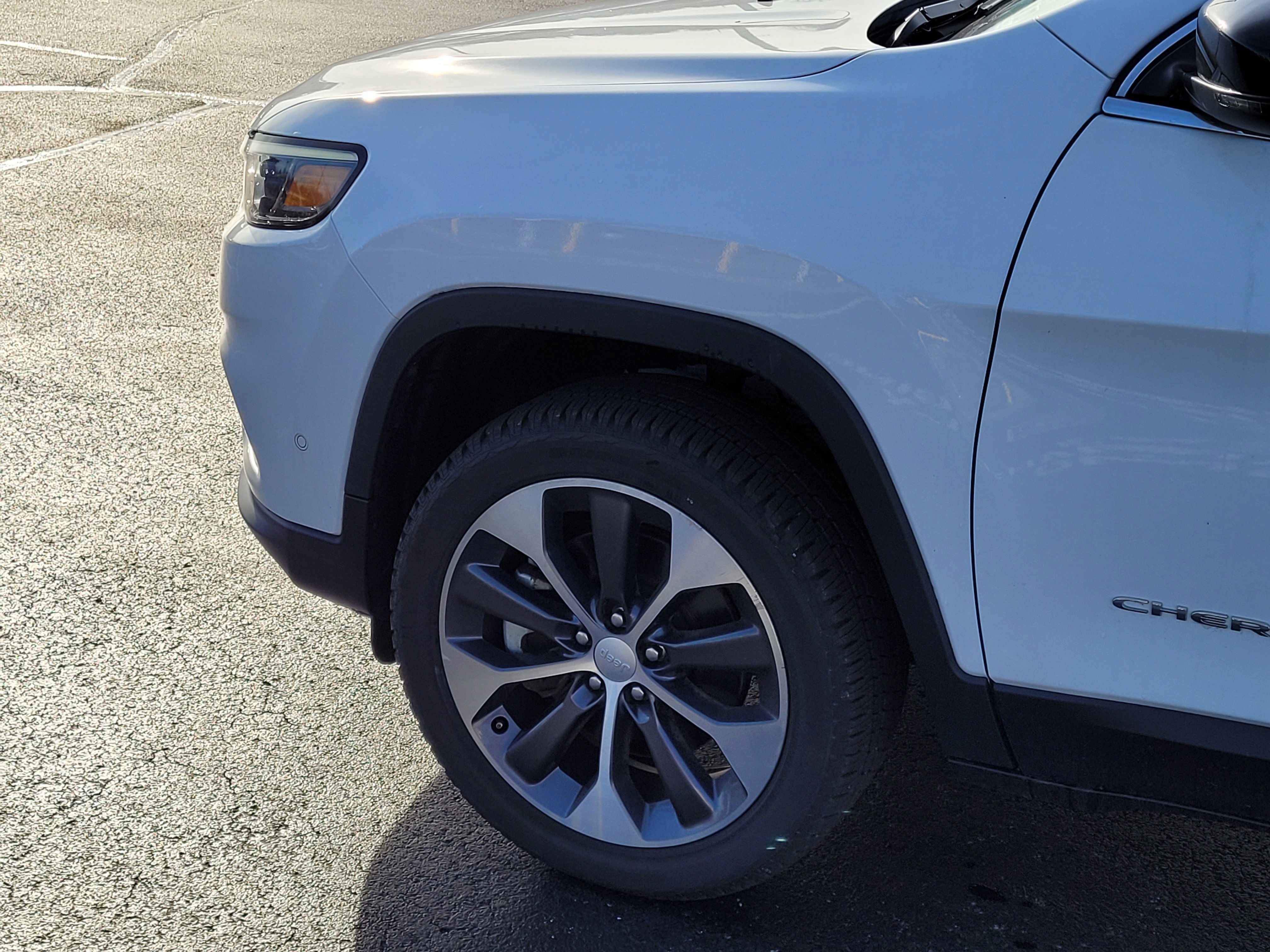 Used 2022 Jeep Cherokee Limited w/ Elite Package image 11