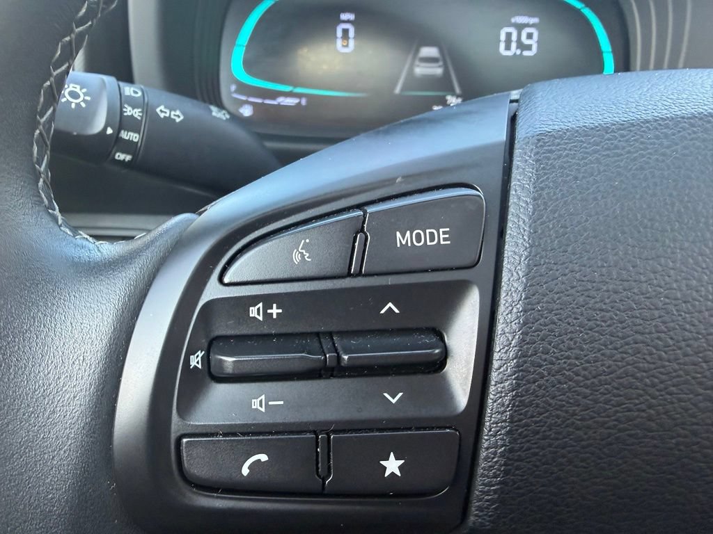 Used 2025 Hyundai Venue SEL FWD image 15