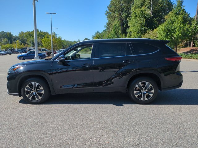 Used 2022 Toyota Highlander XLE FWD image 7