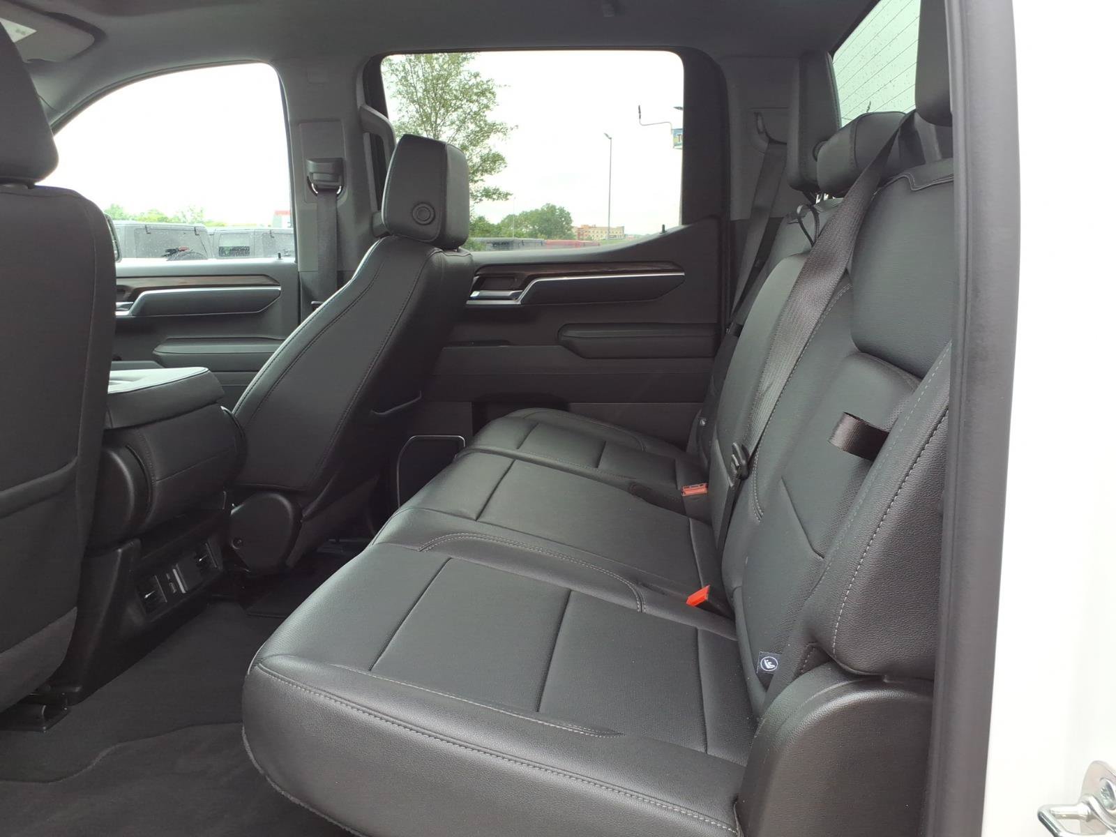 Used 2025 GMC Sierra 1500 SLT AWD/4WD image 13