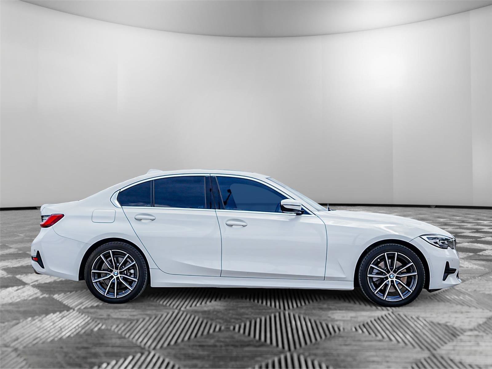 Used 2019 BMW 330i Sedan RWD image 4