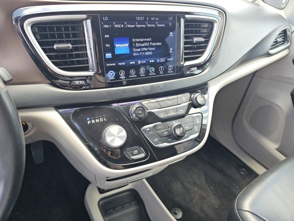Used 2017 Chrysler Pacifica Touring-L FWD image 30