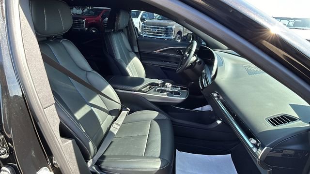 Used 2025 Cadillac Lyriq Luxury image 11