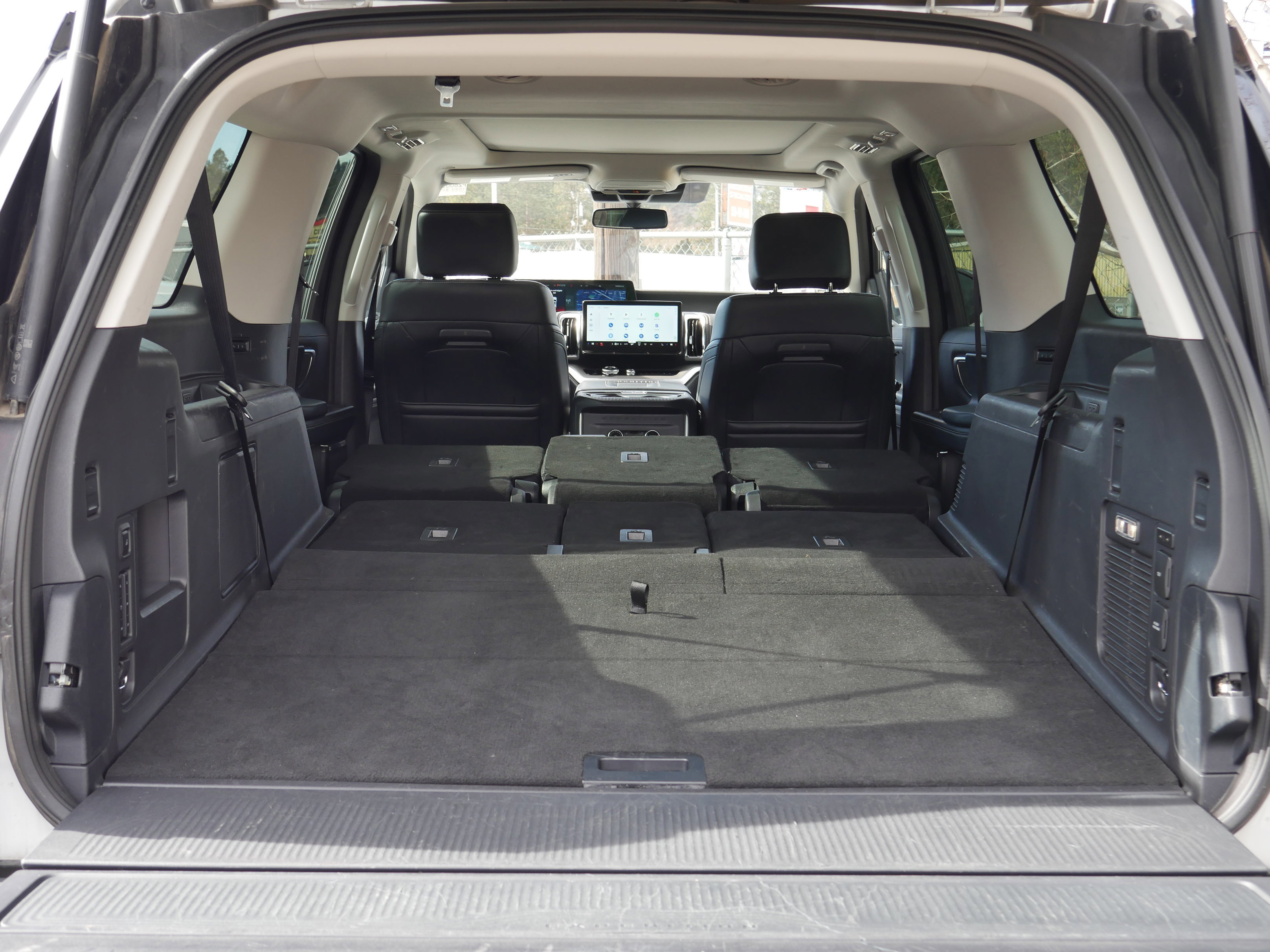 Certified 2025 Ford Expedition Max Platinum image 31